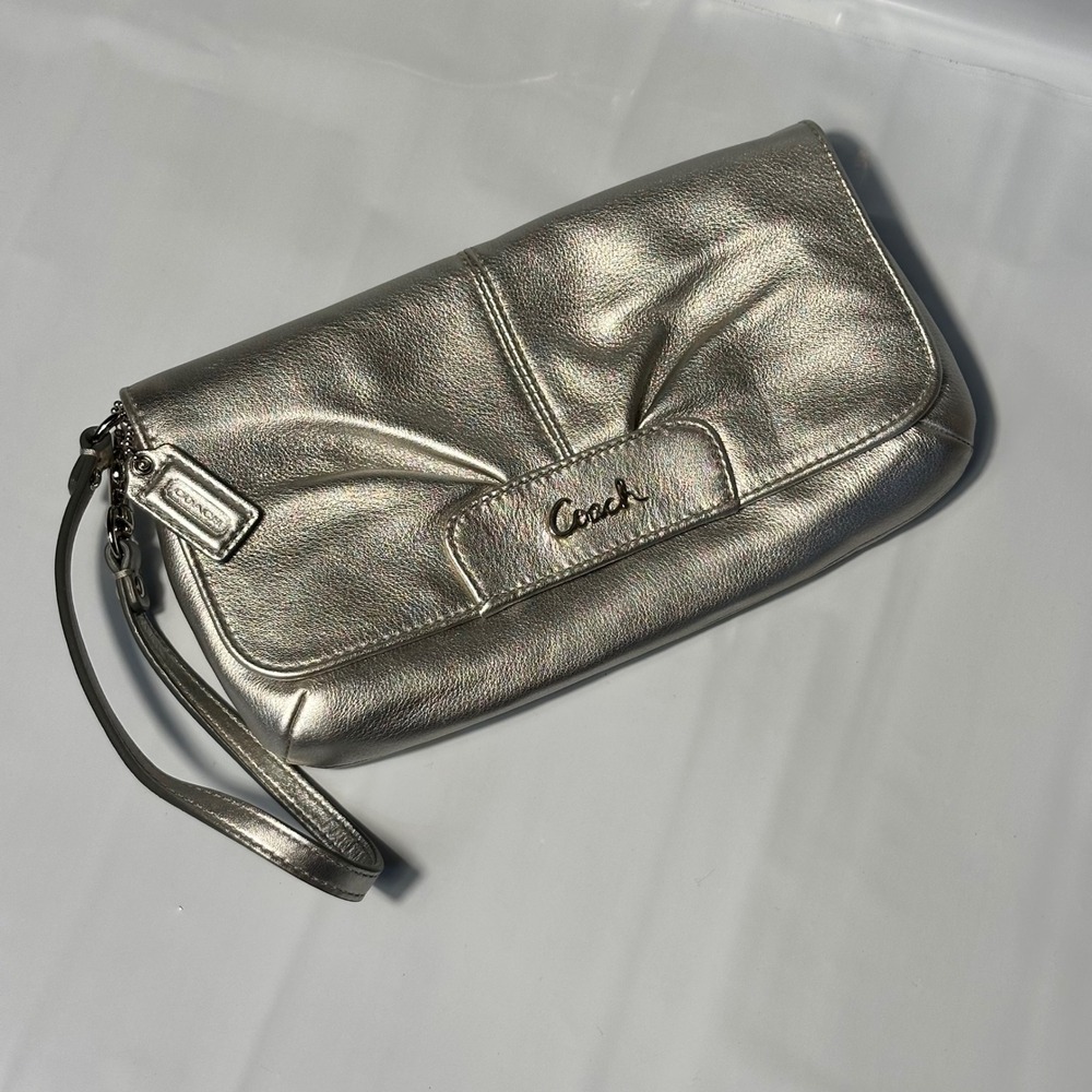 Coach Wristlet Bag Womens Small Metallic NOT Authenticated. Low Priced